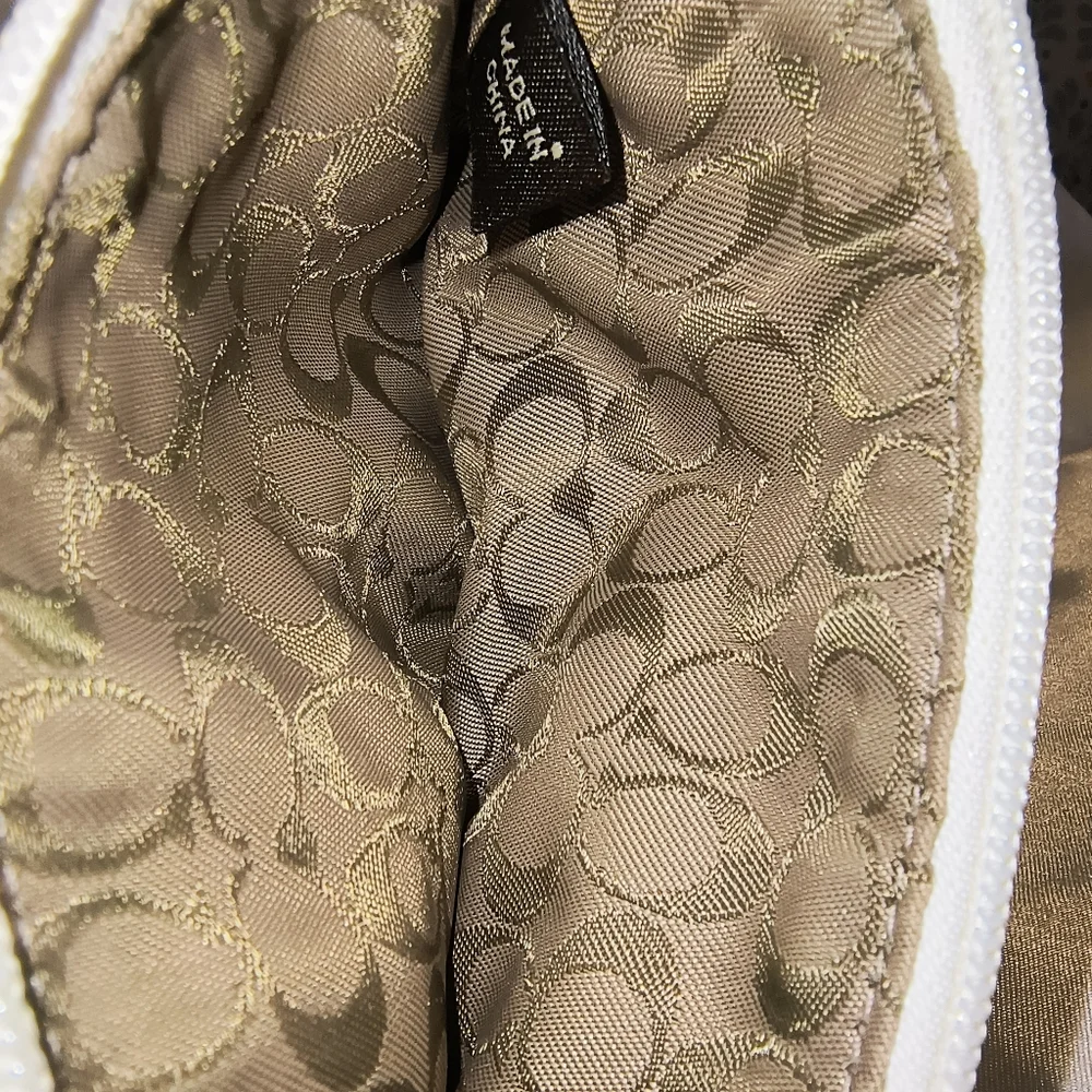 Vintage COACH LTD ED MULTICOLOR POLKA DOT WHITE LEATHER WRISTLET - Picture 4 of 8